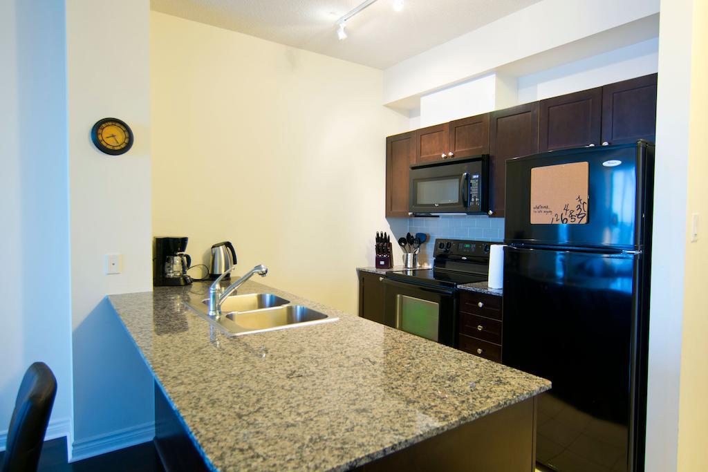 Maplewood Furnished Suites Mississauga Exterior foto