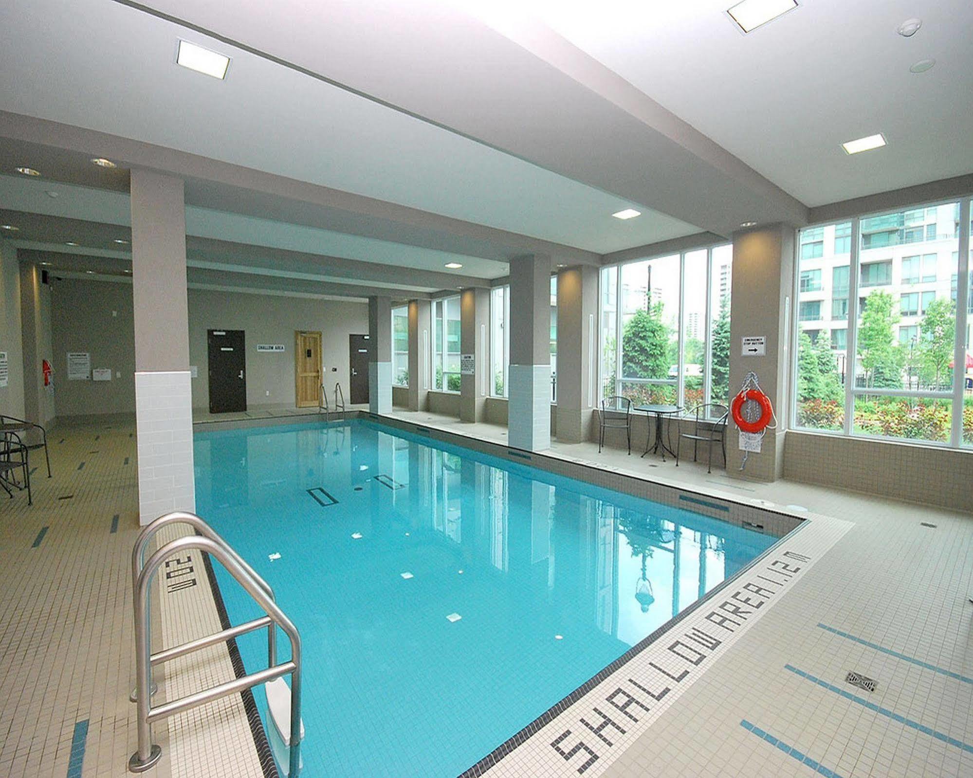 Maplewood Furnished Suites Mississauga Exterior foto